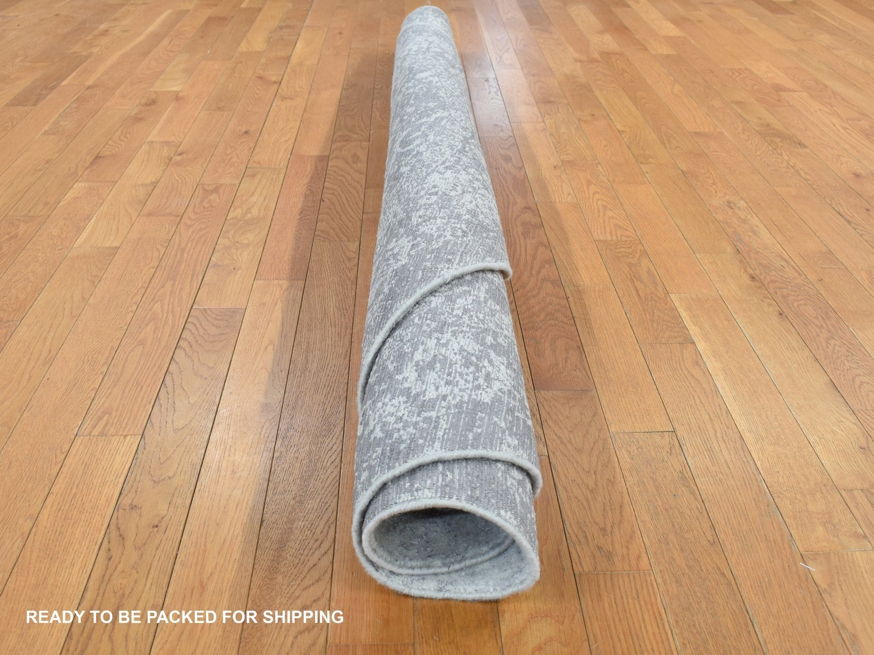 Transitional hand-knotted wool/silk rug in Gray, 7'9" x 7'9" — SKU O087359 (view 6)