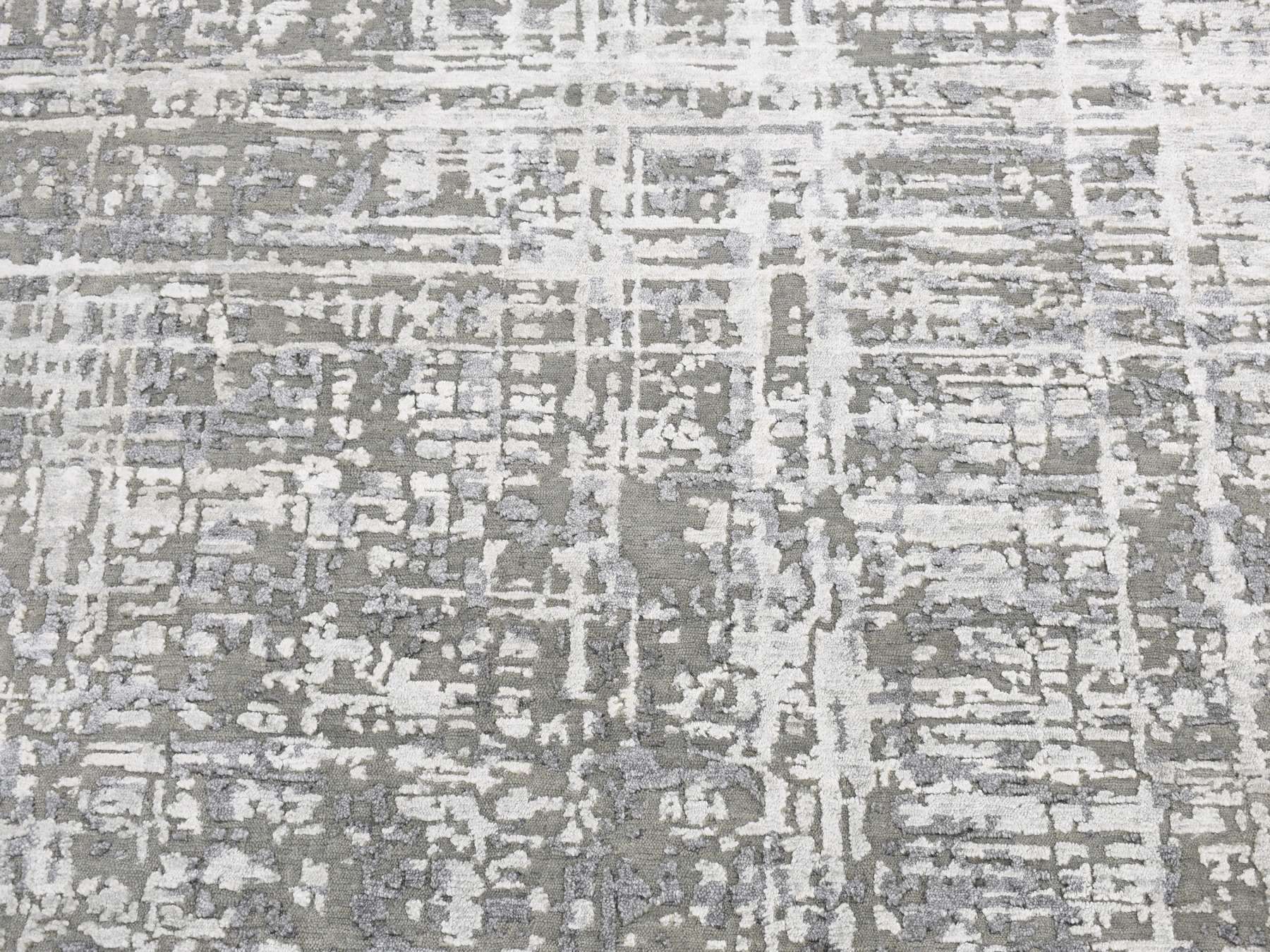 Modern / Contemporary hand-knotted wool/silk rug in Gray, 8'2" x 8'2" — SKU O087361 (view 4)