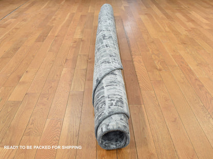 Modern / Contemporary hand-knotted wool/silk rug in Gray, 8'2" x 8'2" — SKU O087361 (view 5)