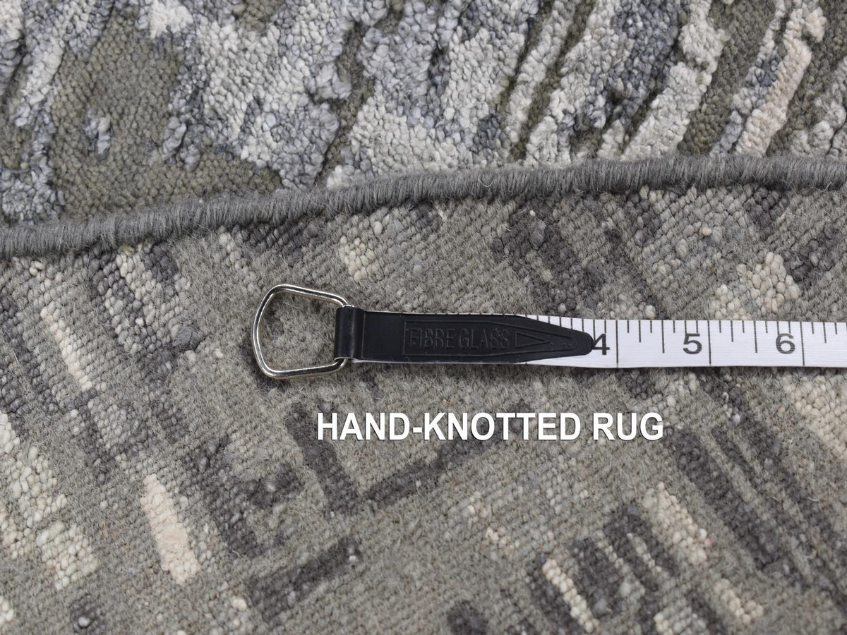Modern / Contemporary hand-knotted wool/silk rug in Gray, 8'2" x 8'2" — SKU O087361 (view 7)