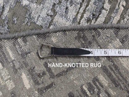 Modern / Contemporary hand-knotted wool/silk rug in Gray, 8'2" x 8'2" — SKU O087361 (view 7)