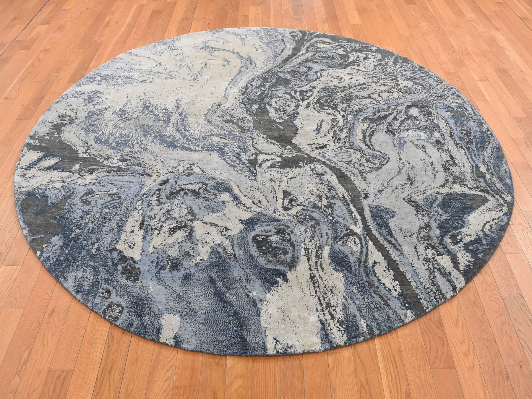 Modern / Contemporary hand-knotted wool/silk rug in Gray, 8'1" x 8'1" — SKU O087362 (view 2)