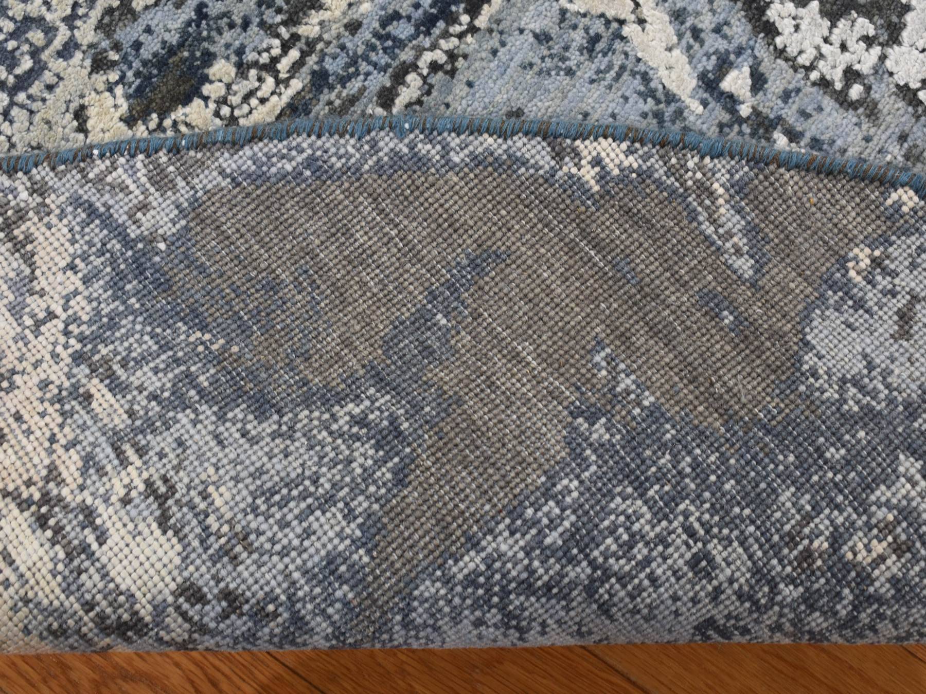 Modern / Contemporary hand-knotted wool/silk rug in Gray, 8'1" x 8'1" — SKU O087362 (view 3)