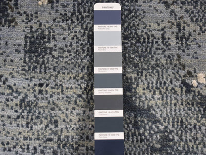 Modern / Contemporary hand-knotted wool/silk rug in Gray, 8'1" x 8'1" — SKU O087362 (view 4)