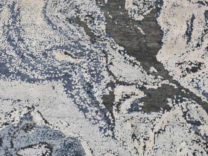 Modern / Contemporary hand-knotted wool/silk rug in Gray, 8'1" x 8'1" — SKU O087362 (view 5)