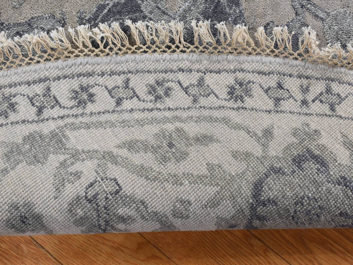 Heriz Heriz hand-knotted wool/silk rug in Gray, 8'1" x 8'1" — SKU O087366 (view 3)