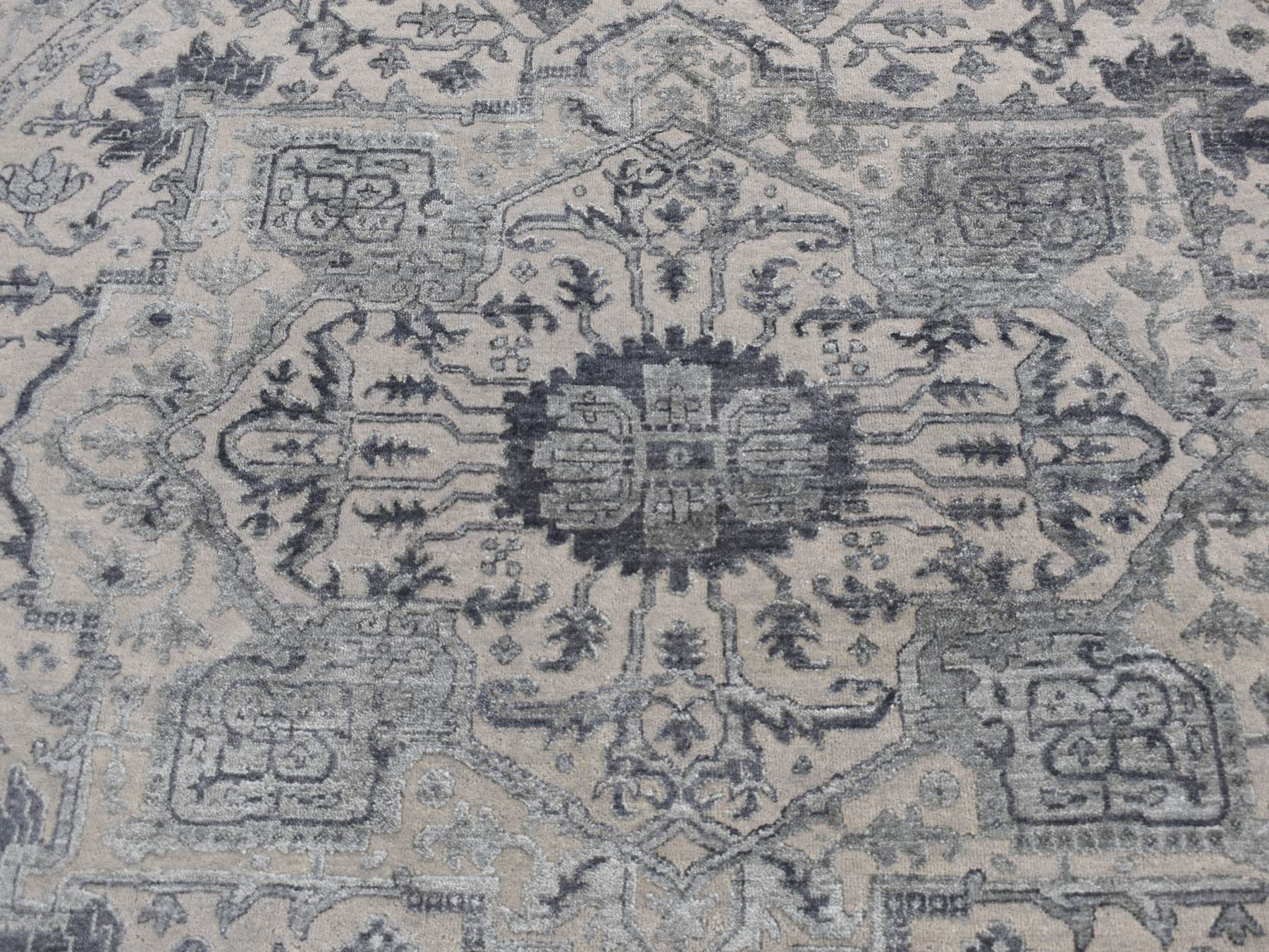 Heriz Heriz hand-knotted wool/silk rug in Gray, 8'1" x 8'1" — SKU O087366 (view 4)