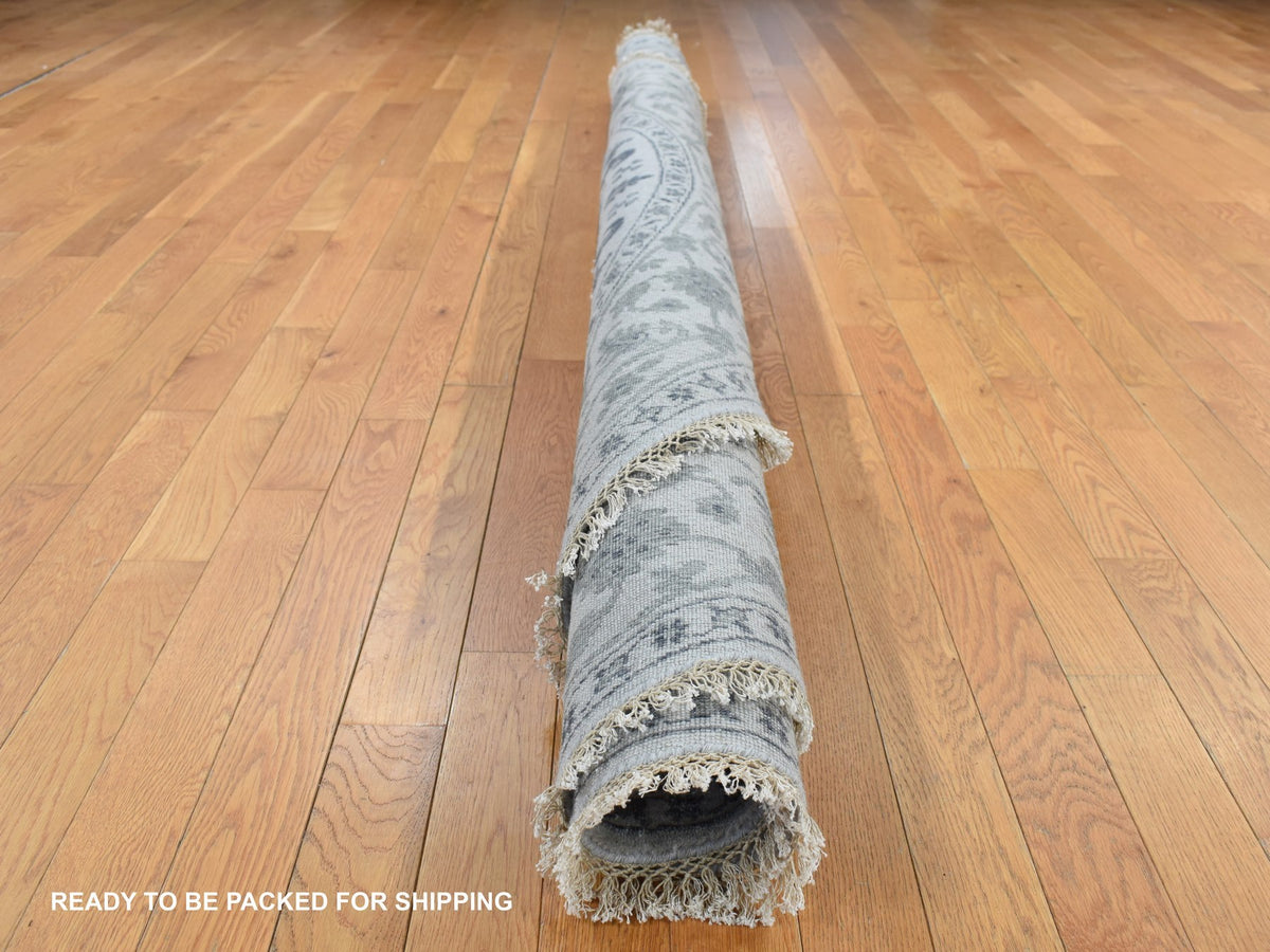 Heriz Heriz hand-knotted wool/silk rug in Gray, 8'1" x 8'1" — SKU O087366 (view 6)
