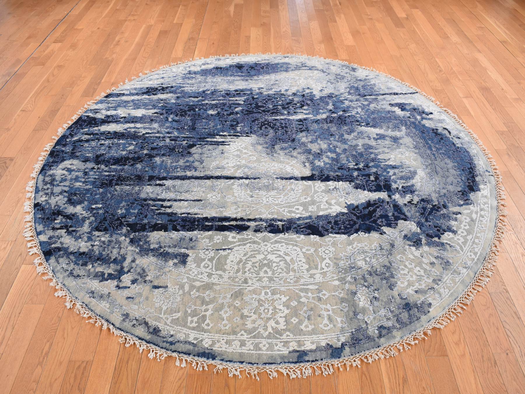 Transitional hand-knotted wool/silk rug in Blue, 7'10" x 7'10" — SKU O087367 (view 2)