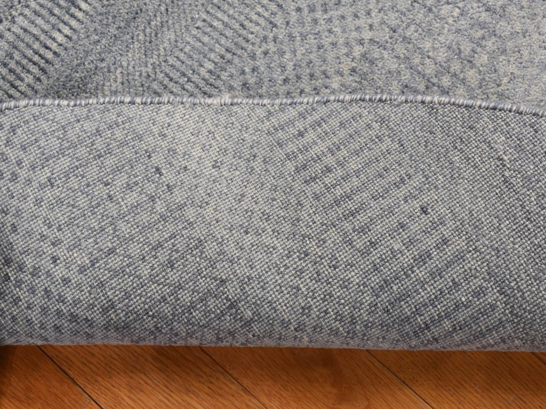 Modern / Contemporary hand-knotted wool/silk rug in Gray, 5'10" x 5'10" — SKU O087371 (view 3)