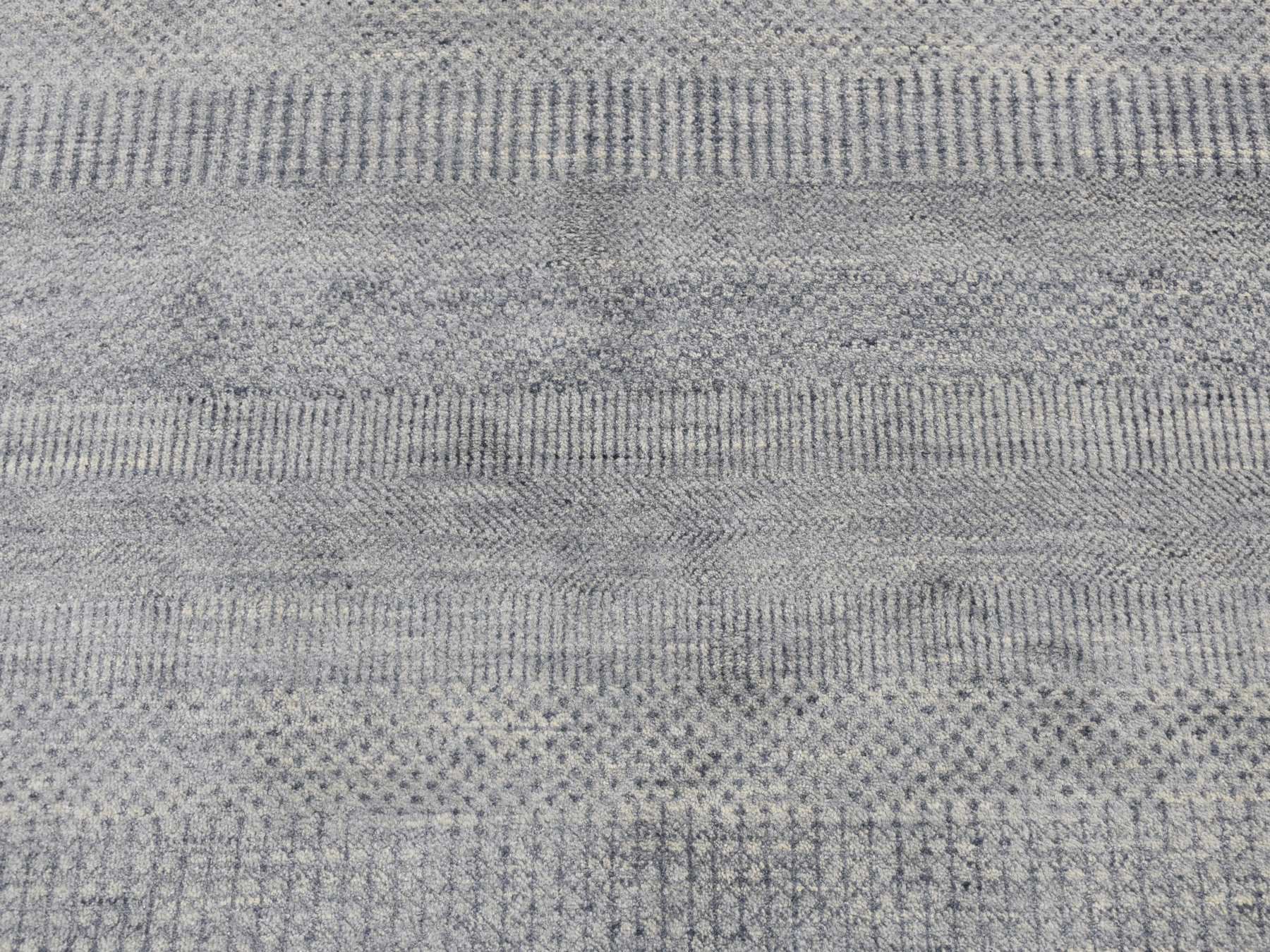 Modern / Contemporary hand-knotted wool/silk rug in Gray, 5'10" x 5'10" — SKU O087371 (view 4)