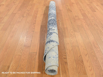Blue 6'0" x 6'0" Modern and Contemporary Hand knotted Wool/Silk Rug - Sku: O087374