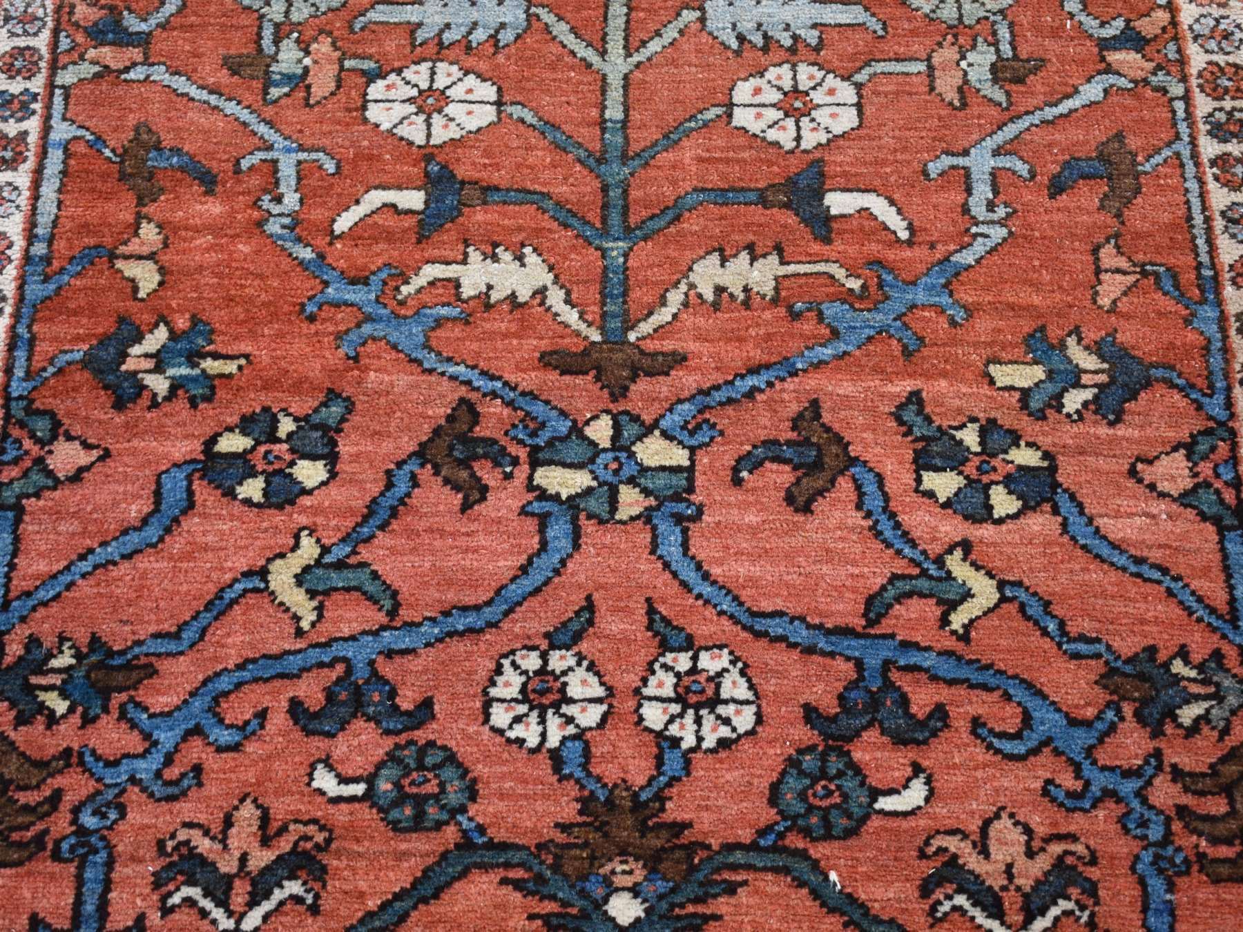 Heriz Heriz hand-knotted wool rug in Red, 4'9" x 6'1" — SKU O087406 (view 5)
