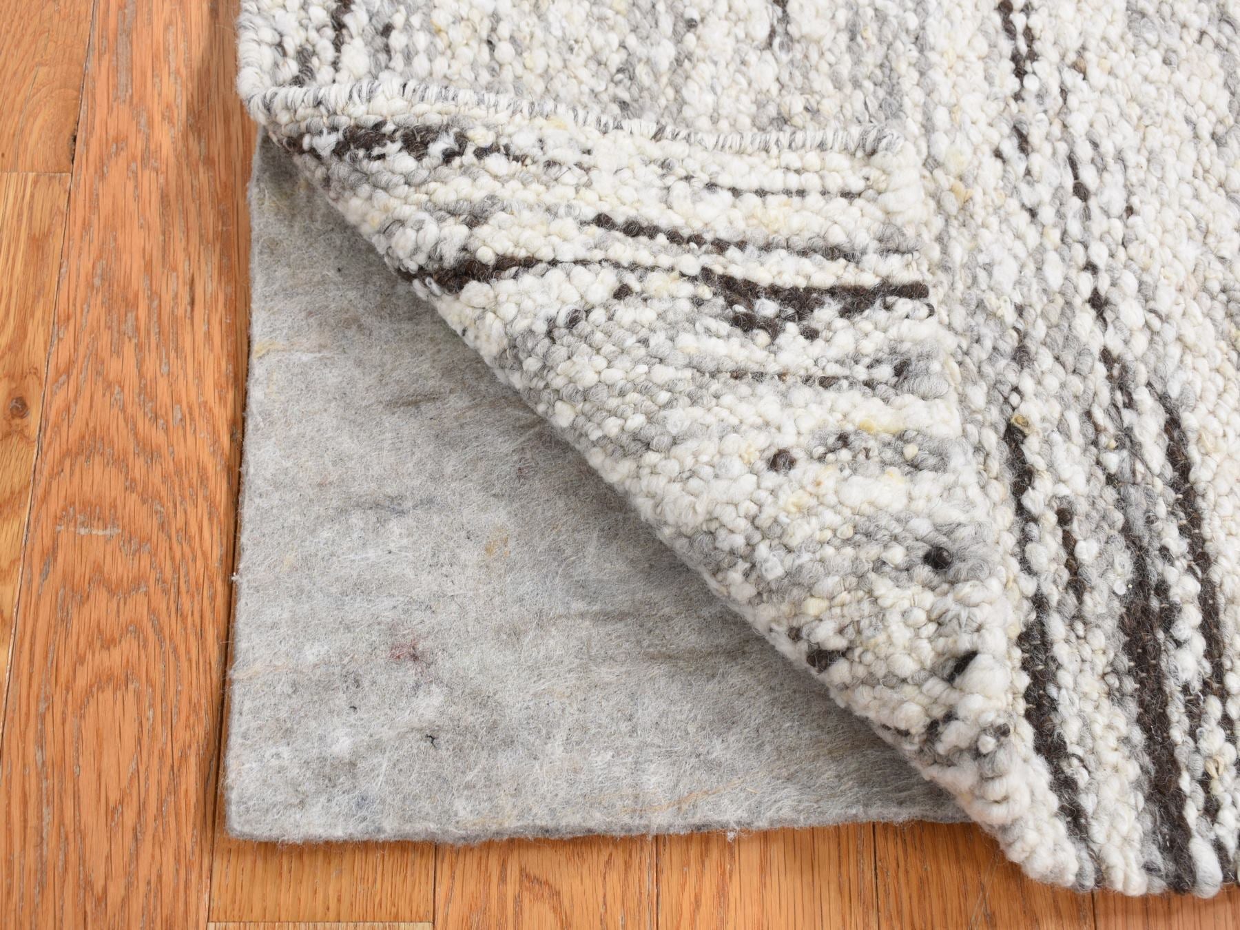 Modern / Contemporary hand-knotted wool rug in Ivory, 1'10" x 1'10" — SKU O087409 (view 2)