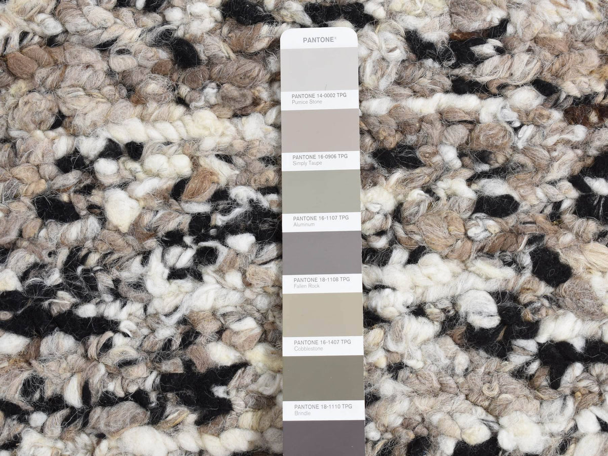 Modern / Contemporary hand-knotted wool rug in Ivory, 1'9" x 1'9" — SKU O087411 (view 3)