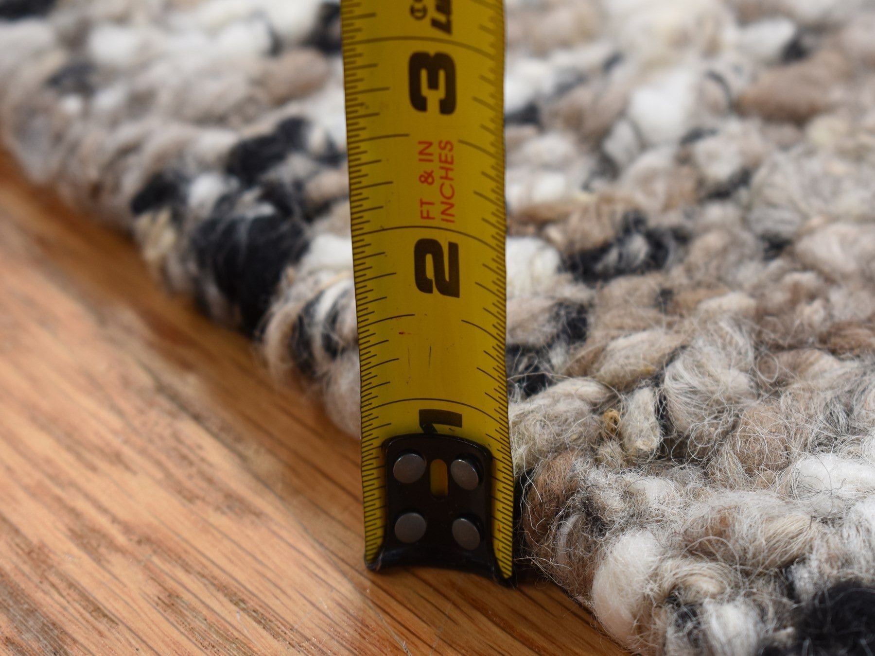 Modern / Contemporary hand-knotted wool rug in Ivory, 1'9" x 1'9" — SKU O087411 (view 5)