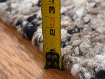 Modern / Contemporary hand-knotted wool rug in Ivory, 1'9" x 1'9" — SKU O087411 (view 5)