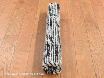Modern / Contemporary hand-knotted wool rug in Ivory, 2' x 2' — SKU O087412 (view 4)