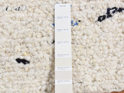 Modern / Contemporary hand-knotted wool rug in Ivory, 1'9" x 1'9" — SKU O087413 (view 3)