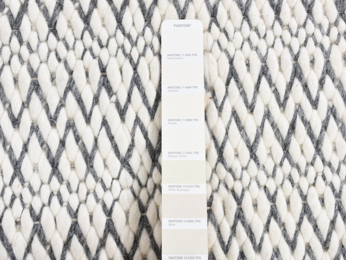Modern / Contemporary hand-knotted wool rug in Ivory, 2'1" x 2'2" — SKU O087415 (view 3)