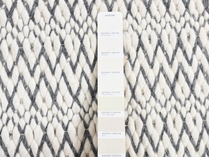 Modern / Contemporary hand-knotted wool rug in Ivory, 2'1" x 2'2" — SKU O087415 (view 3)