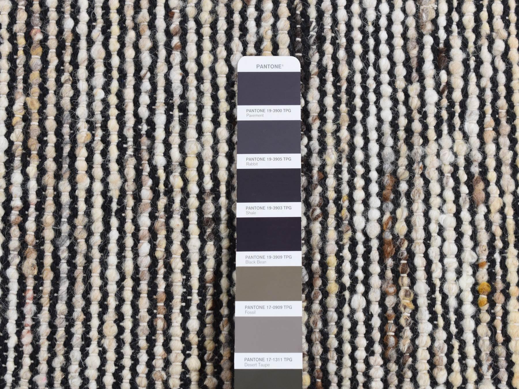 Modern / Contemporary hand-knotted wool rug in Ivory, 1'10" x 2'1" — SKU O087420 (view 3)