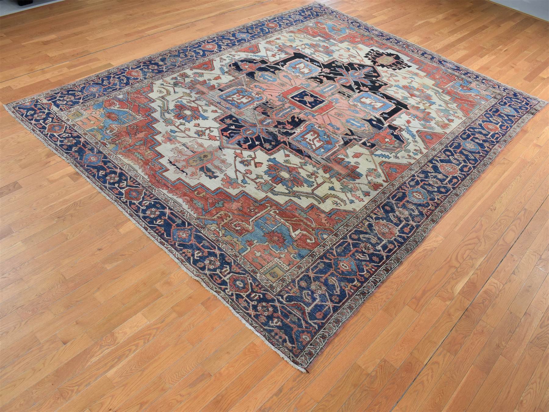 Heriz Antique hand-knotted wool rug in Ivory & Blue, 9'9" x 12'6" — SKU O087424 (view 3)