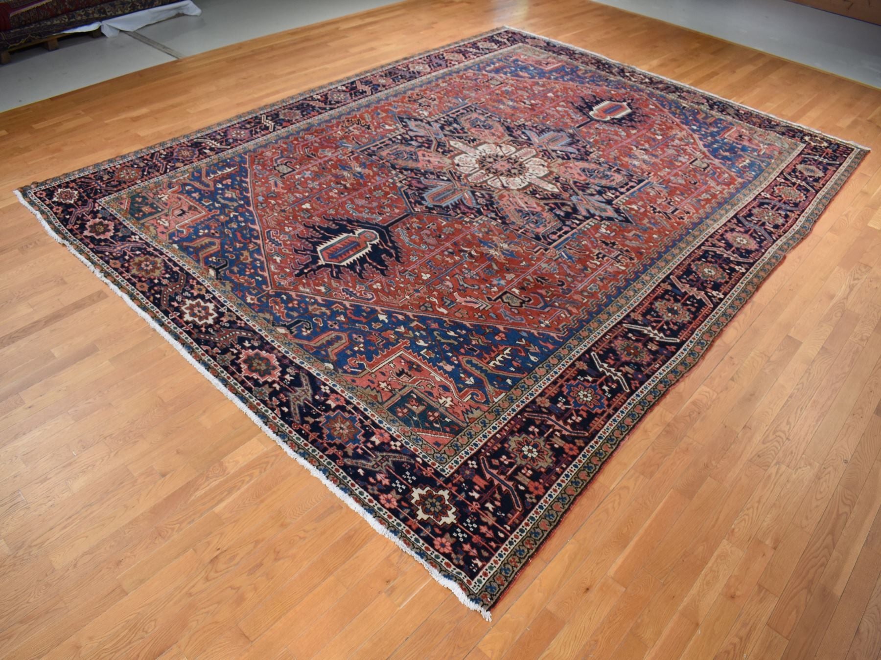 Heriz Heriz hand-knotted wool rug in Red & Blue, 12'3" x 16'1" — SKU O087561 (view 3)