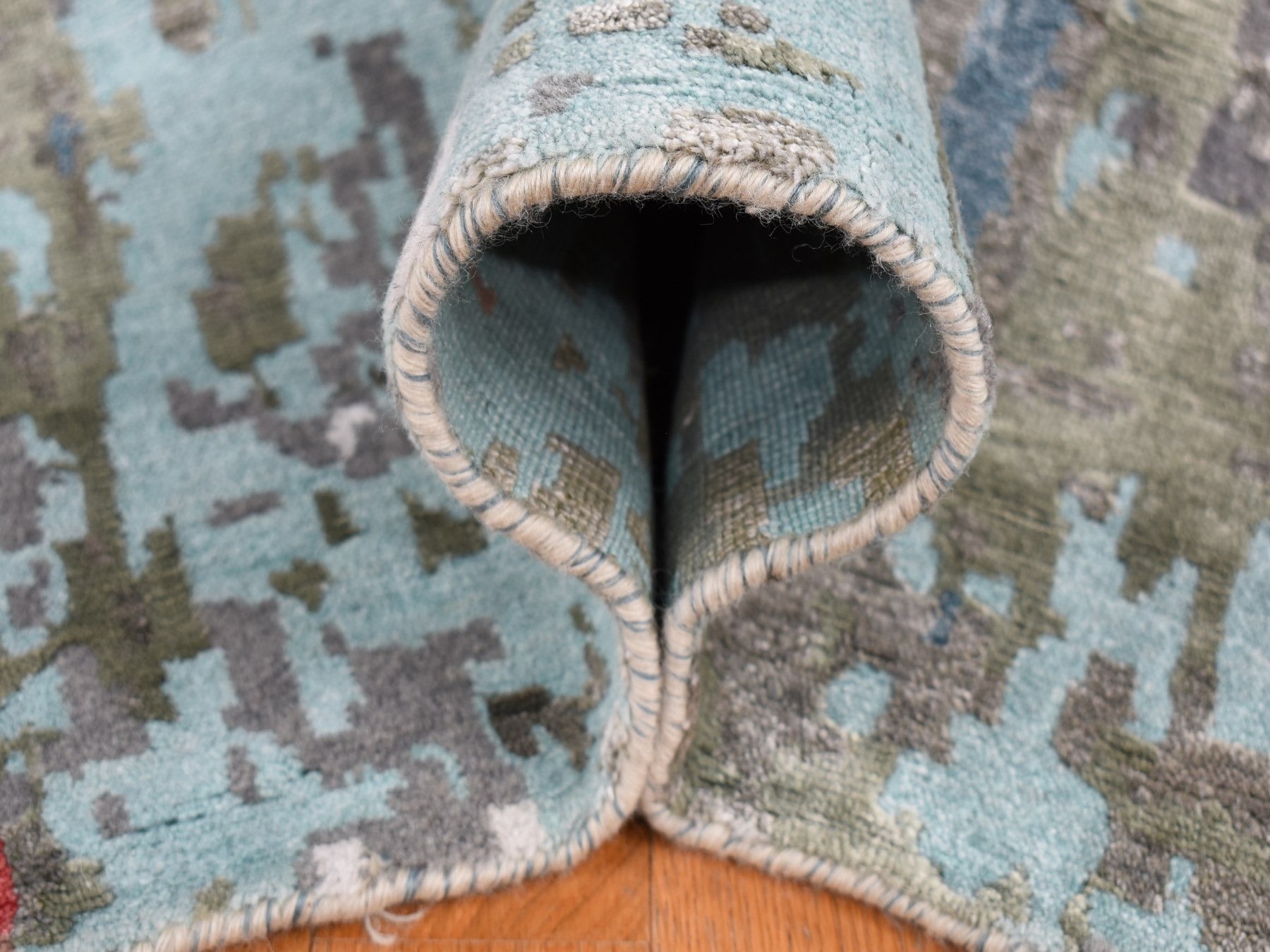 Modern / Contemporary hand-knotted wool/silk rug in Gray, 9'10" x 13'8" — SKU O087583 (view 6)