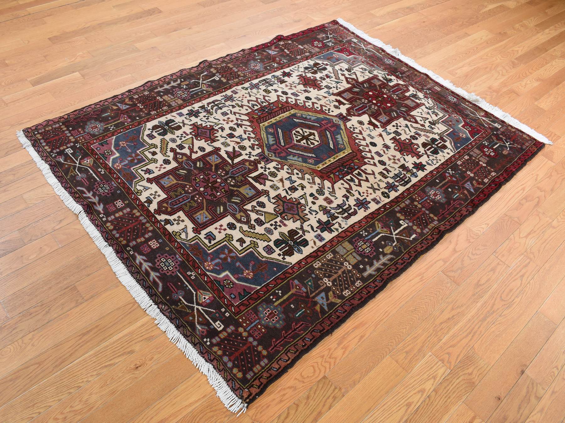 Heriz hand-knotted wool rug in Ivory & Brown, 5'1" x 6'7" — SKU O087585 (view 3)