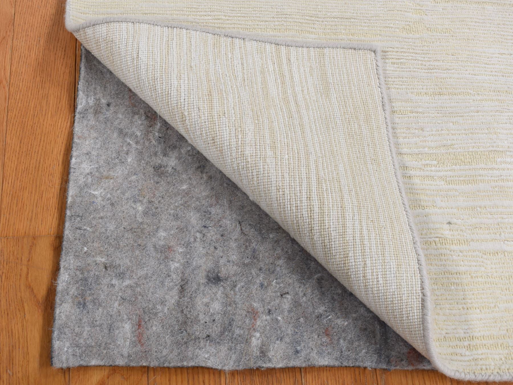 Modern / Contemporary hand-knotted wool/silk rug in Ivory, 3' x 5' — SKU O087604 (view 3)