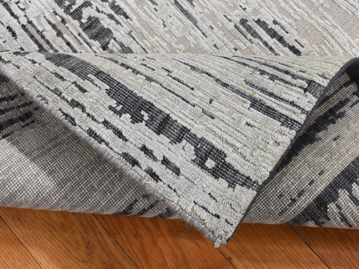 Modern / Contemporary hand-knotted wool/pure silk rug in Gray, 3' x 5'6" — SKU O087609 (view 4)
