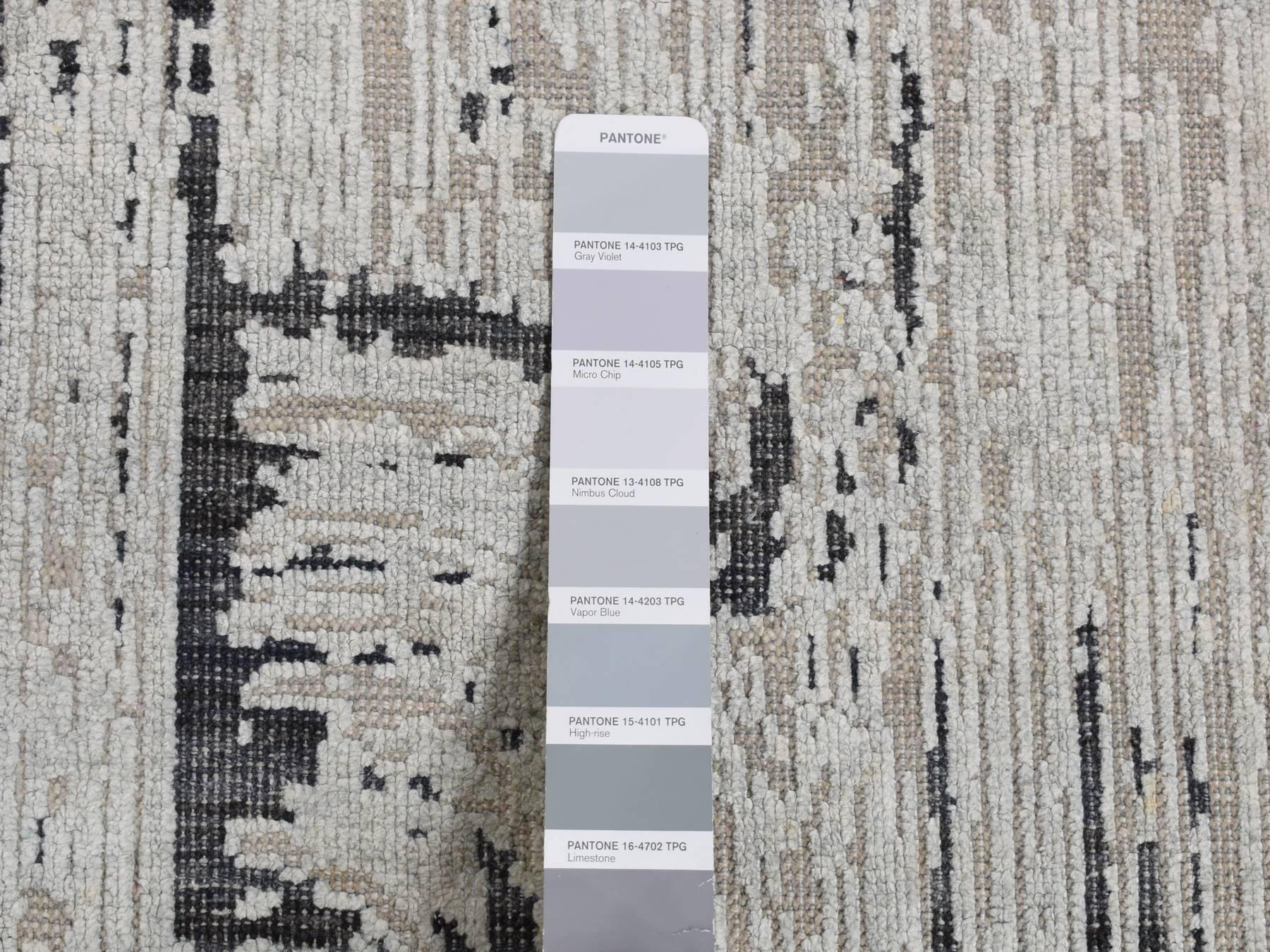 Modern / Contemporary hand-knotted wool/pure silk rug in Gray, 3' x 5'6" — SKU O087609 (view 5)