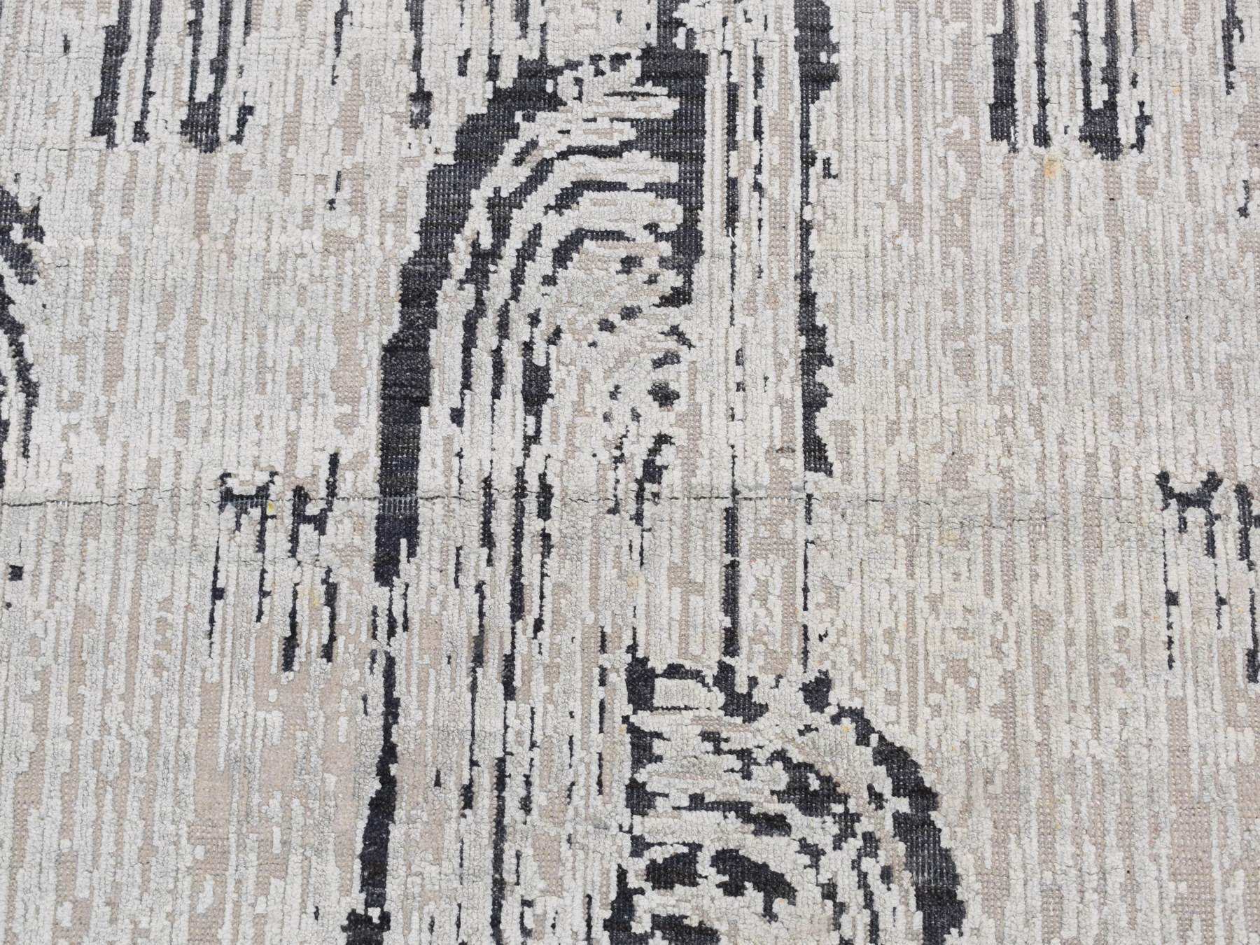 Modern / Contemporary hand-knotted wool/pure silk rug in Gray, 3' x 5'6" — SKU O087609 (view 6)