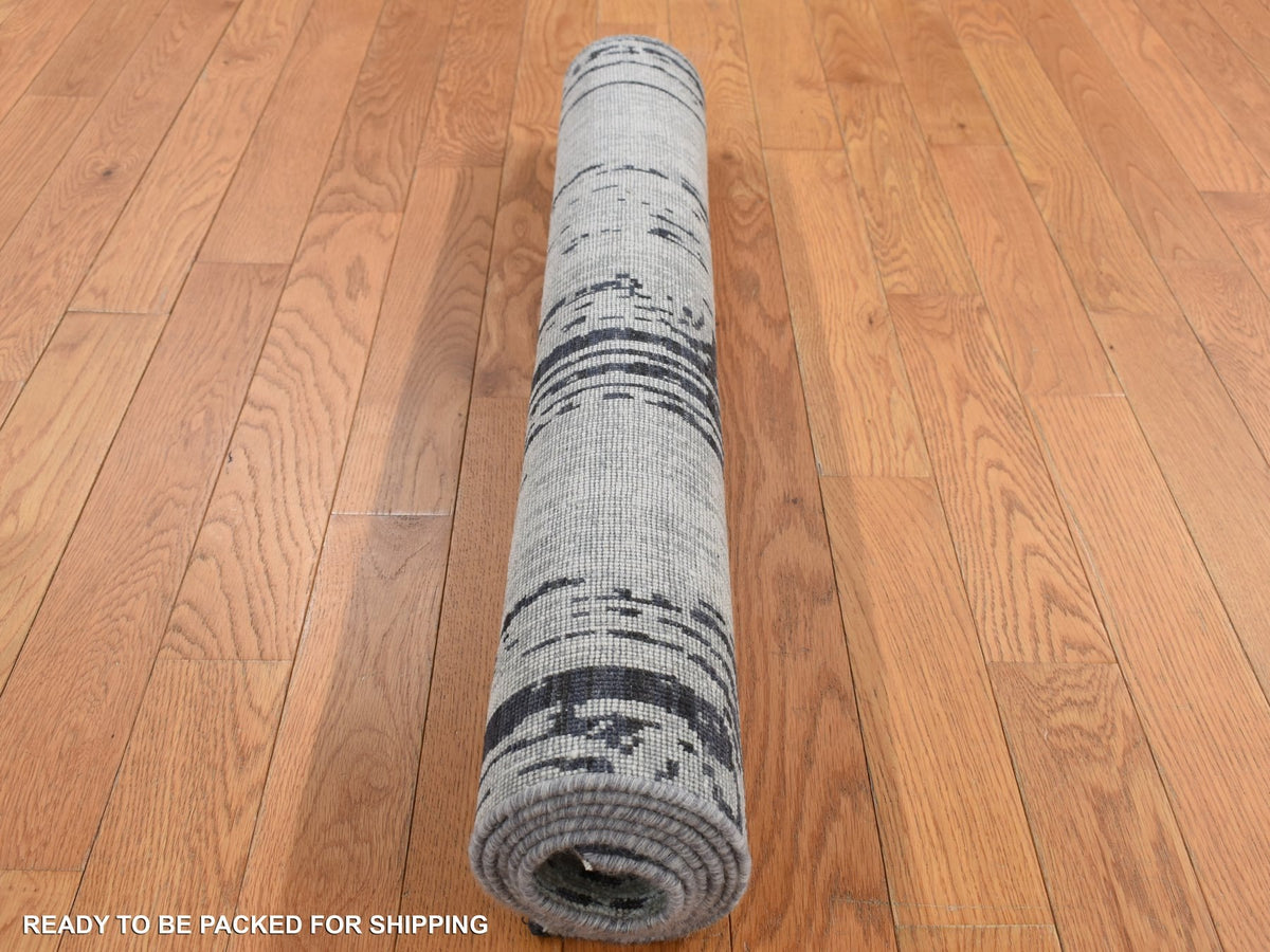 Modern / Contemporary hand-knotted wool/pure silk rug in Gray, 3' x 5'6" — SKU O087609 (view 7)