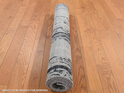 Modern / Contemporary hand-knotted wool/pure silk rug in Gray, 3' x 5'6" — SKU O087609 (view 7)