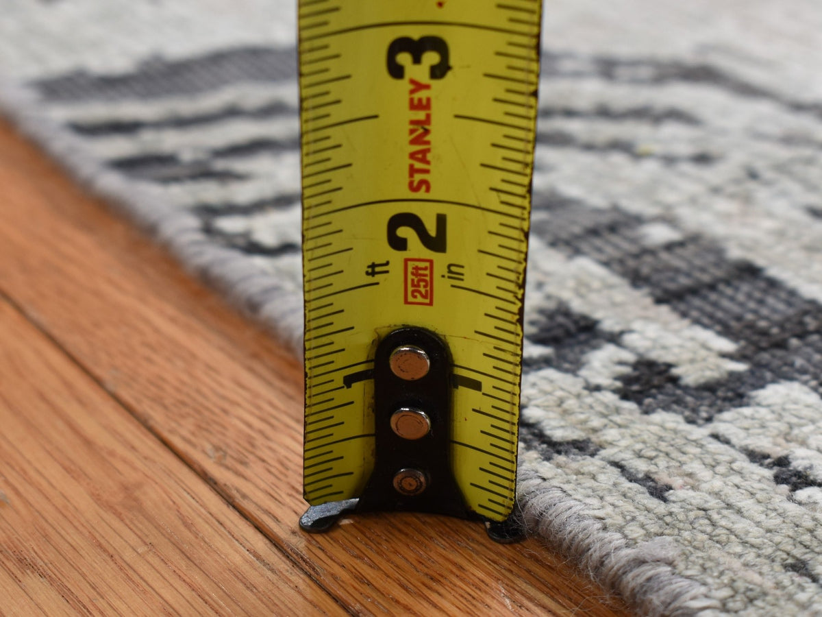 Modern / Contemporary hand-knotted wool/pure silk rug in Gray, 3' x 5'6" — SKU O087609 (view 8)