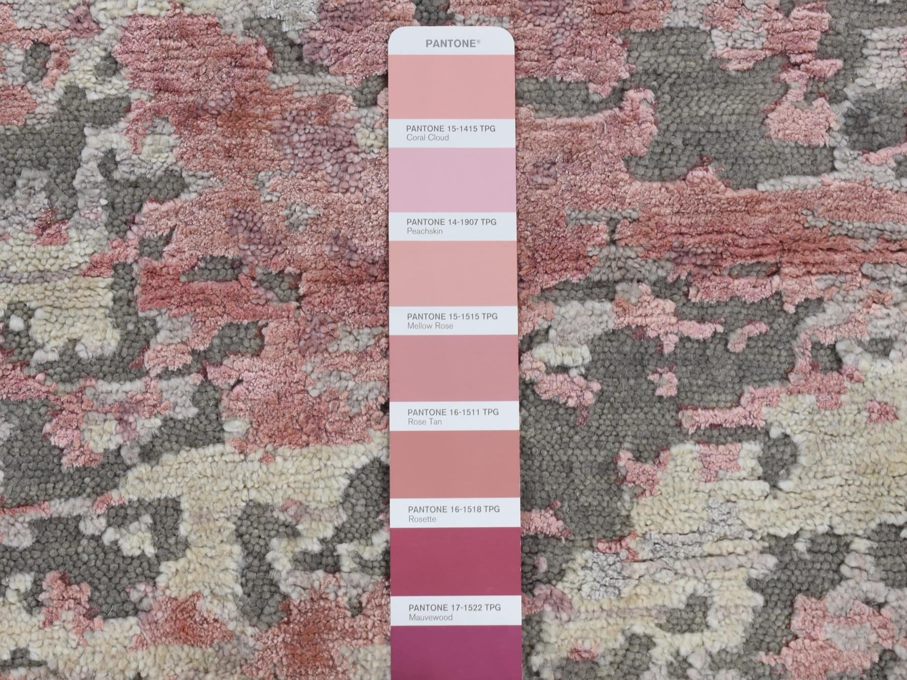 Modern / Contemporary hand-knotted wool/silk rug in Pink, 3' x 4'9" — SKU O087614 (view 5)