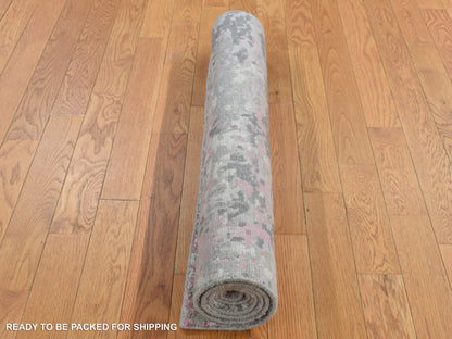 Modern / Contemporary hand-knotted wool/silk rug in Pink, 3' x 4'9" — SKU O087614 (view 7)