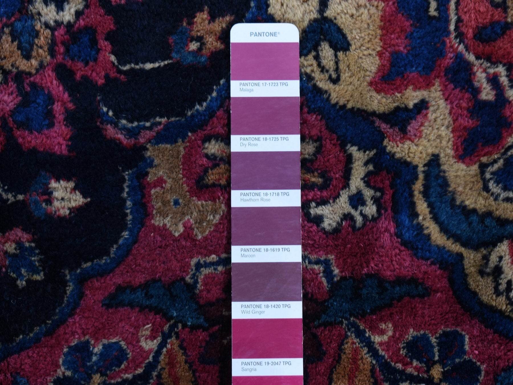 Sarouk Antique hand-knotted wool rug in Pink, 8'10" x 14'1" — SKU O087642 (view 7)