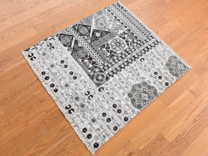 Mamluk Mamluk hand-knotted wool rug in Gray, 2'8" x 3' — SKU O087686 (view 3)