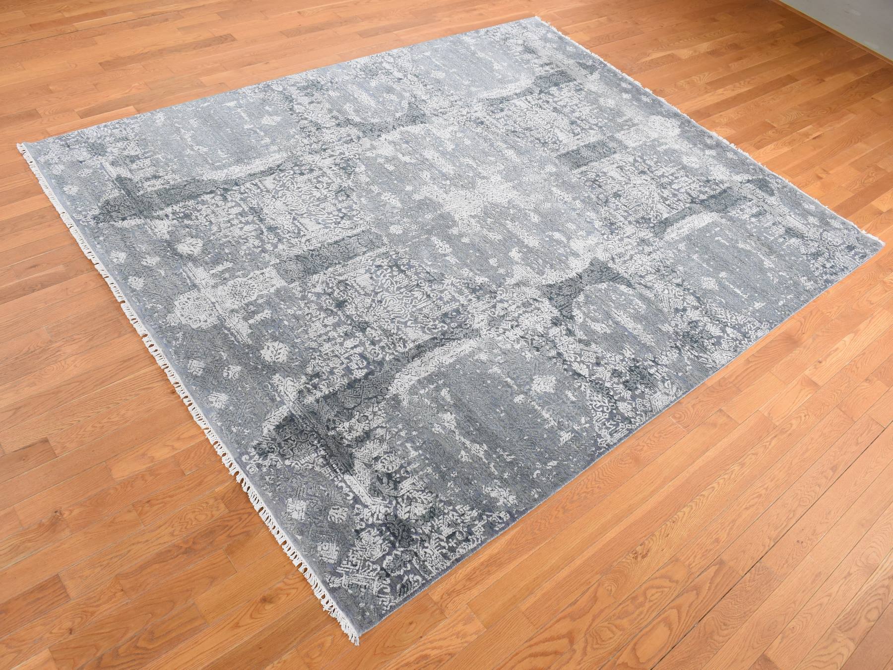 Transitional hand-knotted wool/pure silk rug in Gray, 7'10" x 10' — SKU O087698 (view 3)