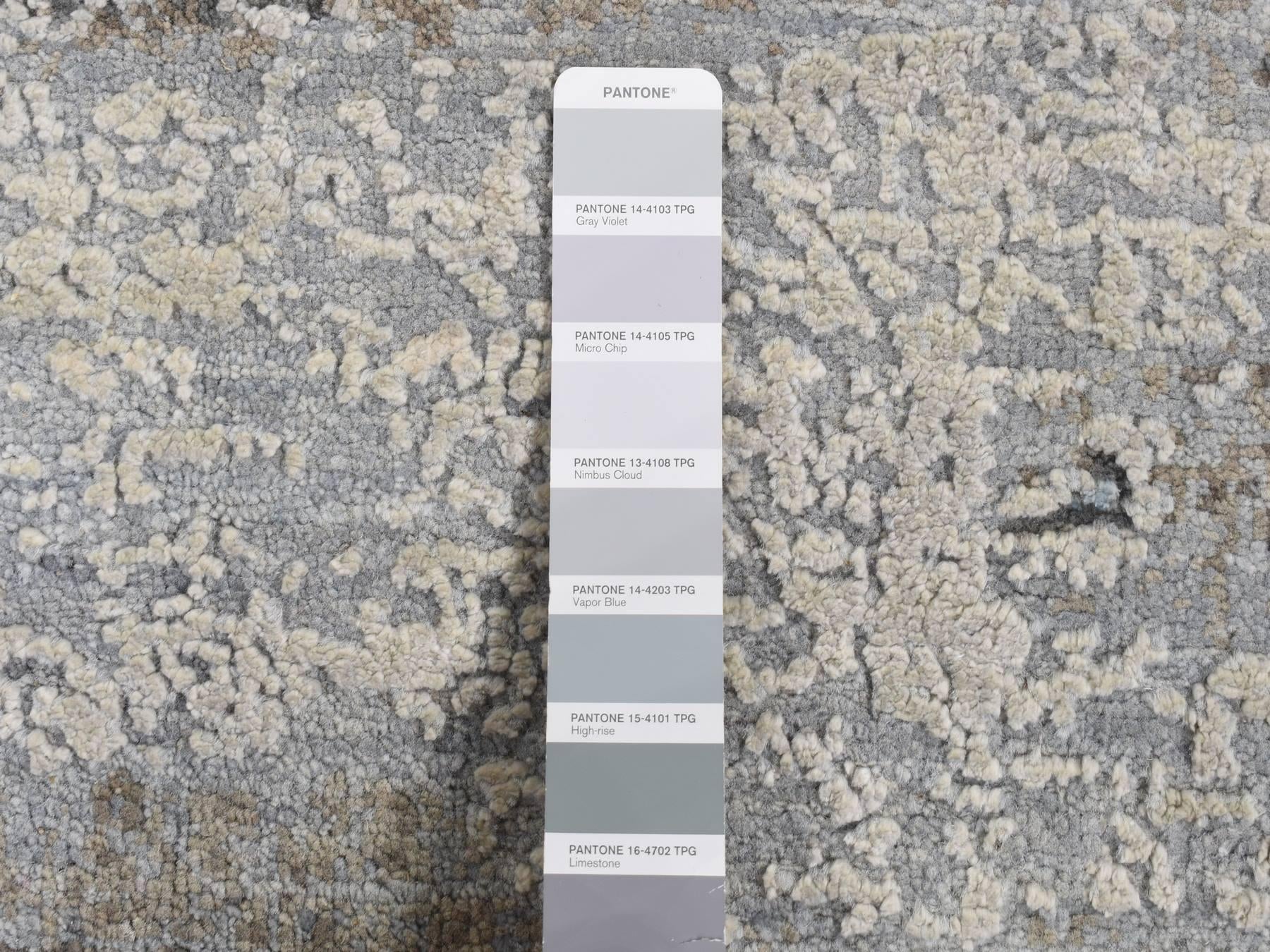Modern / Contemporary hand-knotted wool/silk rug in Gray, 9' x 12'3" — SKU O087703 (view 7)