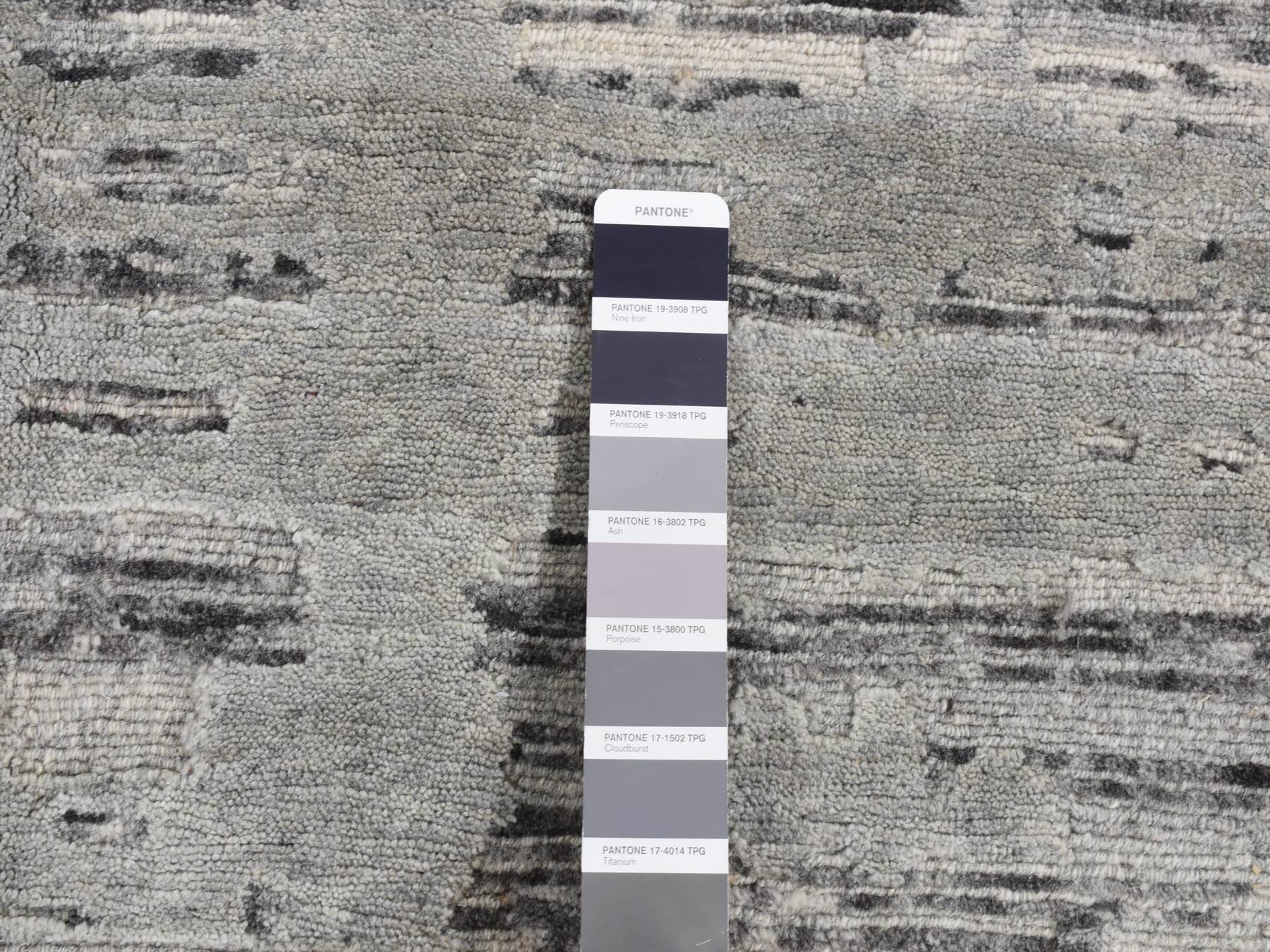 Modern / Contemporary hand-knotted wool rug in Gray, 10'1" x 10'1" — SKU O087705 (view 7)
