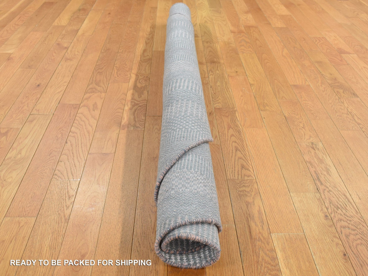 Modern / Contemporary hand-knotted wool/silk rug in Gray, 6' x 6' — SKU O087717 (view 5)