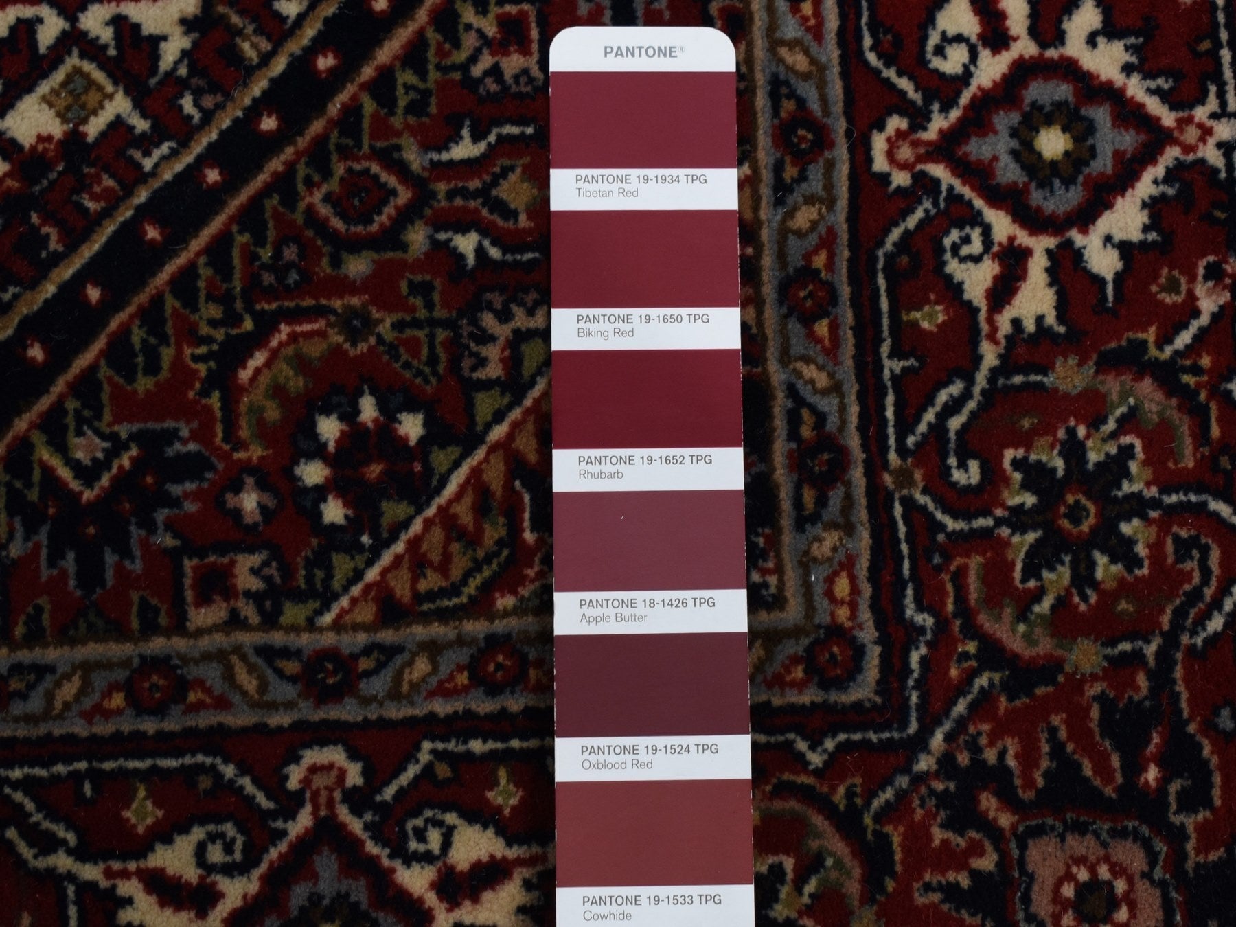 Fine Oriental hand-knotted wool runner in Ivory & Red, 2'9" x 11'4" — SKU O087728 (view 6)