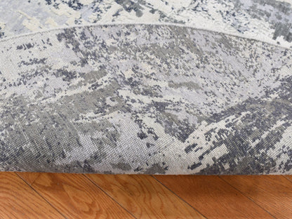 Modern / Contemporary hand-knotted wool/silk rug in Gray, 8'1" x 8'1" — SKU O087743 (view 3)