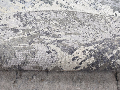 Modern / Contemporary hand-knotted wool/silk rug in Gray, 8'1" x 8'1" — SKU O087743 (view 4)