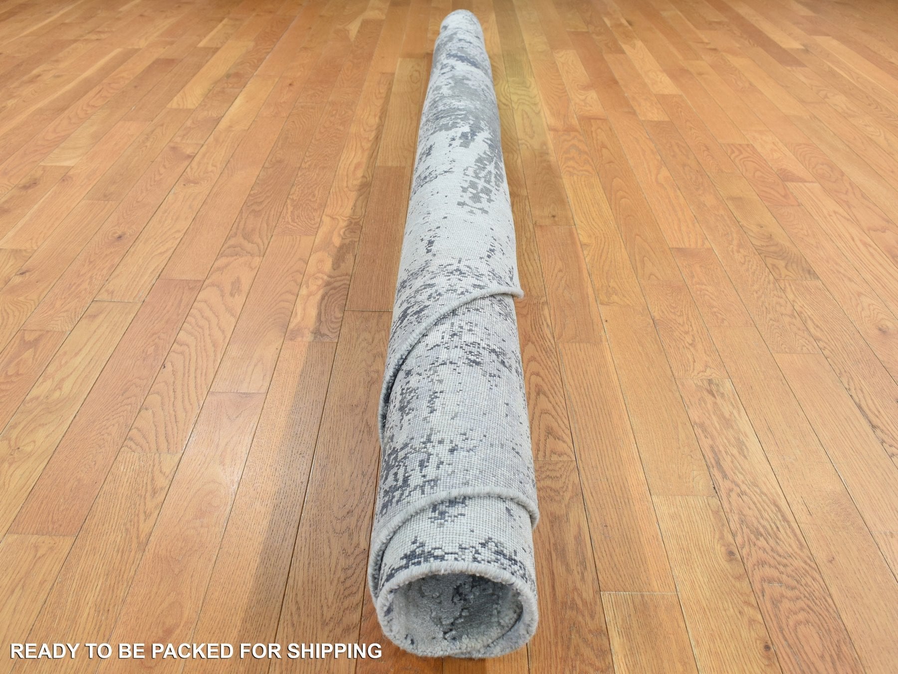 Modern / Contemporary hand-knotted wool/silk rug in Gray, 8'1" x 8'1" — SKU O087743 (view 7)