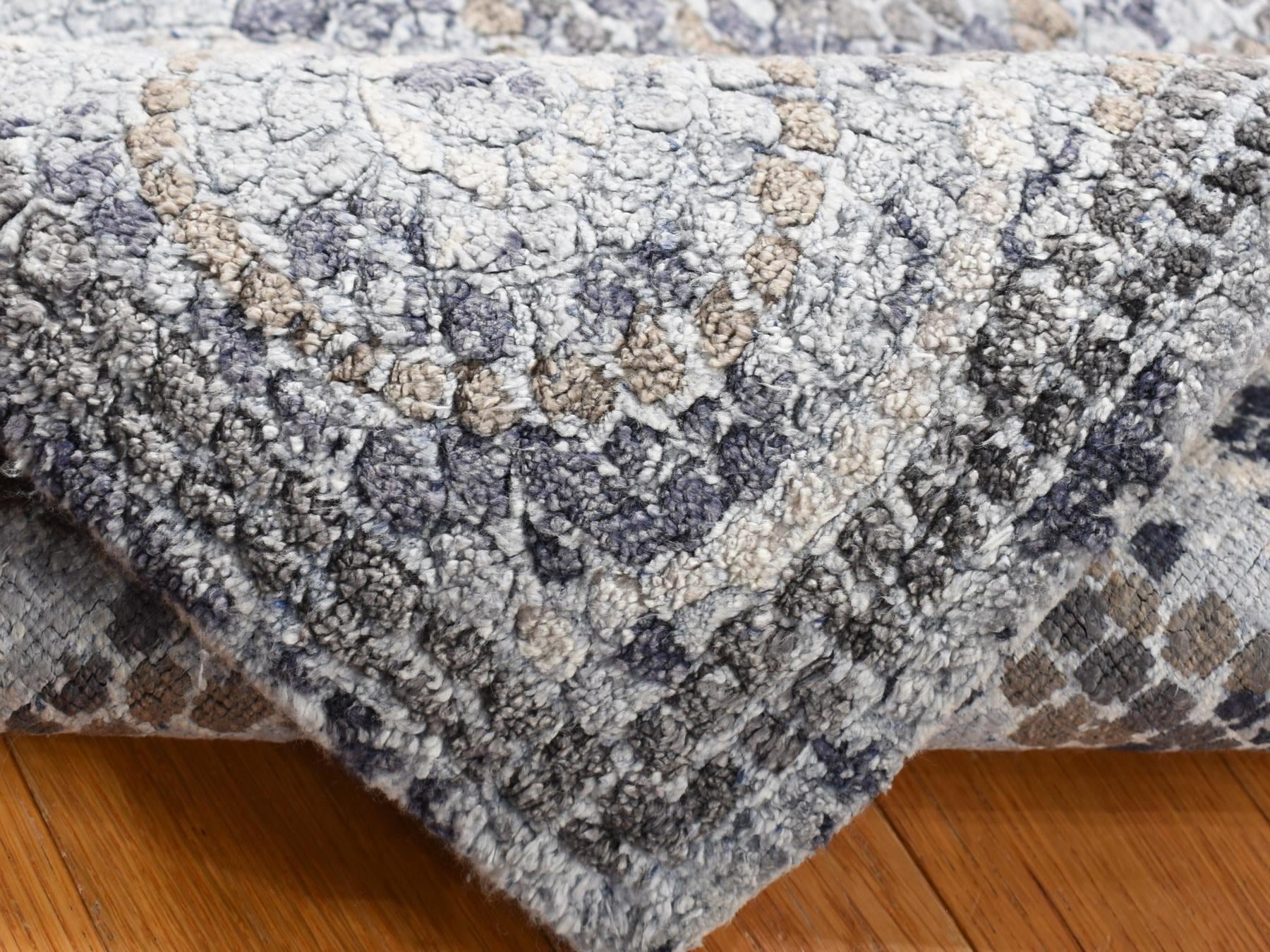 Modern / Contemporary hand-knotted wool/silk rug in Gray, 2'2" x 2'10" — SKU O087778 (view 4)